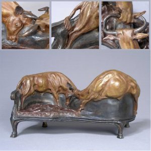 Bronze sculpture featuring fighting bulls